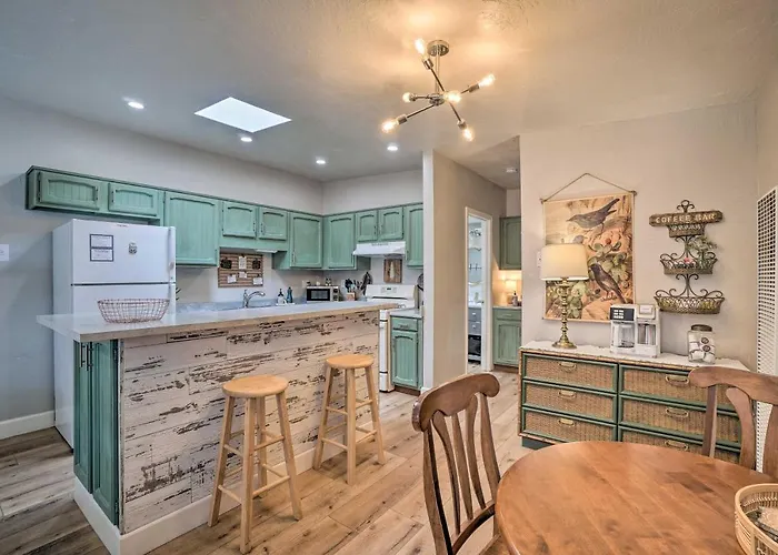 Central Studio With Fireplace On Route 66! Apartment
